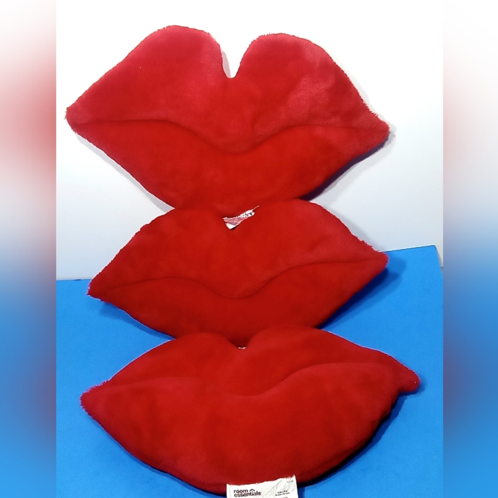 NEW! Three Lip-Shaped Plush Throw Pillow